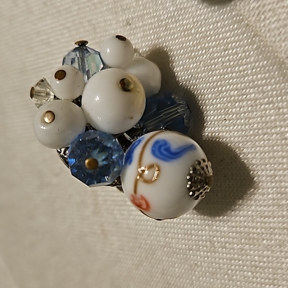 Vintage Coro Art Glass Bead, Crystal, Milk Glass Cluster Clip Earrings - Picture 2 of 4